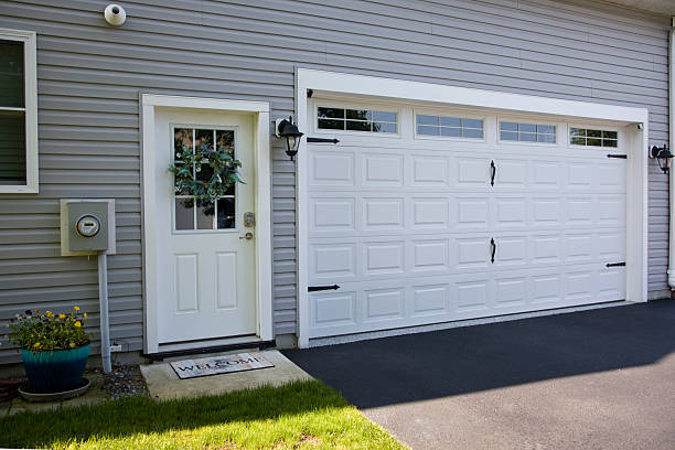 24/7 Emergency Garage Door Panel Replacement experts in Monticello, IN